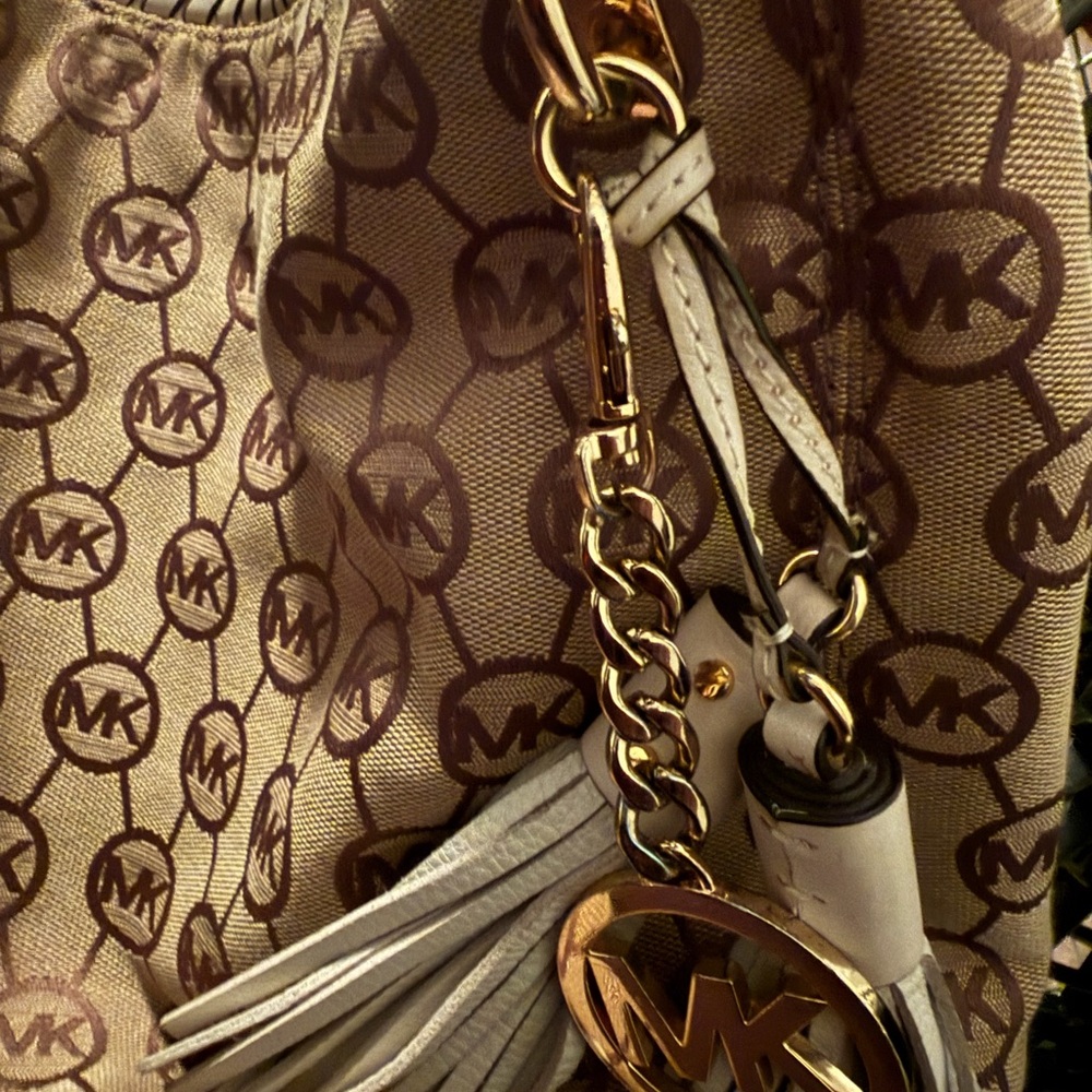 Michael Kors purse - Picture 6 of 7